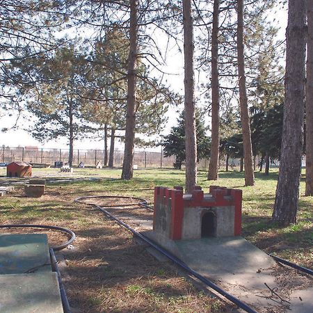 Holiday Park Cfk Vrbas エクステリア 写真